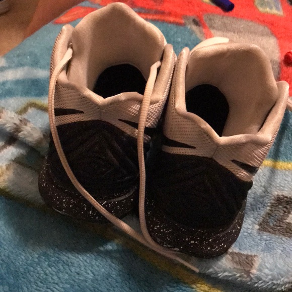 kyrie snickers - Picture 3 of 7